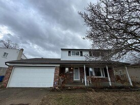 3454 Winterfield Dr in Warren, MI - Building Photo