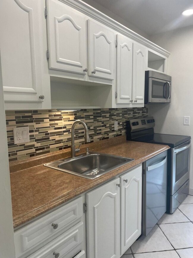 1 Abbey Ln in Delray Beach, FL - Building Photo - Building Photo