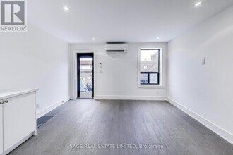 2549 Yonge St in Toronto, ON - Building Photo - Building Photo