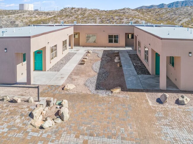 Morgan St in Truth Or Consequences, NM - Foto de edificio - Building Photo