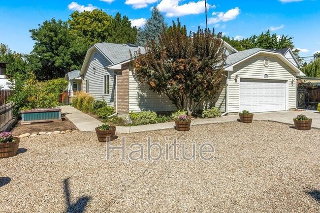 2160 Dora Ln in Boise, ID - Building Photo - Building Photo