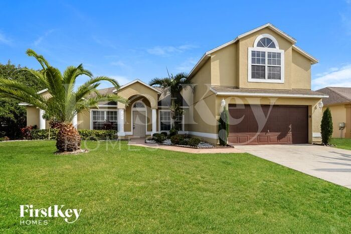 1065 SW Haleyberry Ave in Port St. Lucie, FL - Building Photo