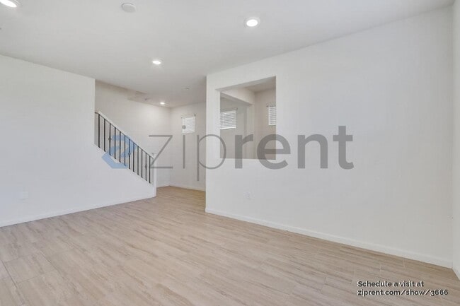 9315 Mystic Lake Alley in Sacramento, CA - Building Photo - Building Photo