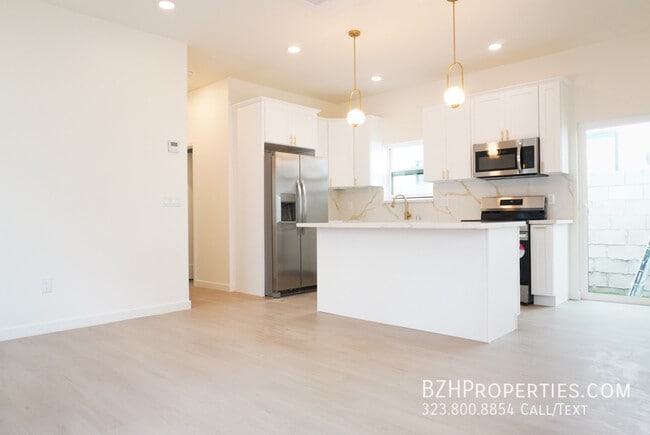 property at 1513 S Hayworth Ave