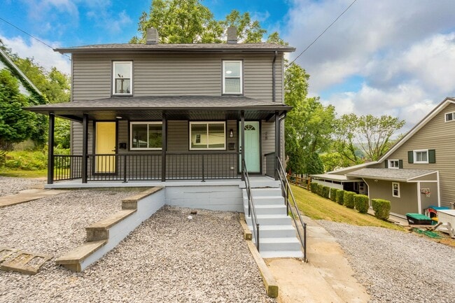 28 Rowe St in Rural Ridge, PA - Building Photo - Building Photo