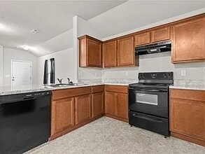 5018 W Claxton Cir in Fayetteville, AR - Building Photo - Building Photo
