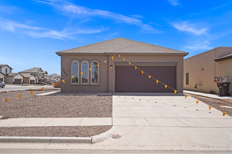 1060 Summer Rain St in Horizon City, TX - Building Photo