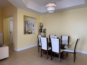 3730 NW 84th Way in Pembroke Pines, FL - Foto de edificio - Building Photo