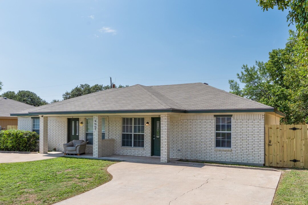 2007 Windward Dr-Unit -Unit A in Killeen, TX - Building Photo