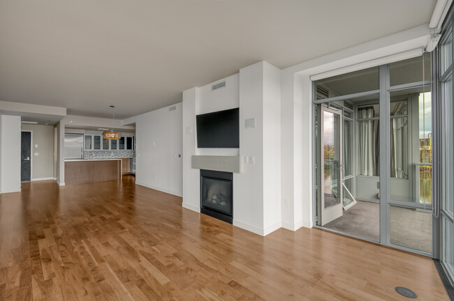 1260 NW Naito Pky, Unit 906 in Portland, OR - Building Photo - Building Photo
