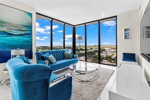 5300 Paseo Blvd in Doral, FL - Building Photo