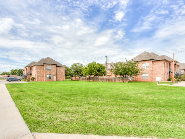 Venice Condo in Norman, OK - Foto de edificio - Building Photo