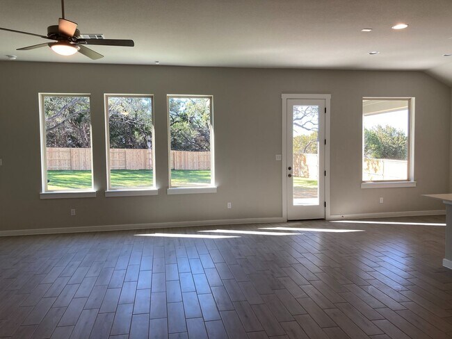 327 Coyote Crk Wy in Kyle, TX - Building Photo - Building Photo