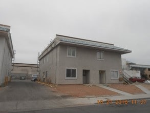 Kari Apartments in Las Vegas, NV - Foto de edificio - Building Photo