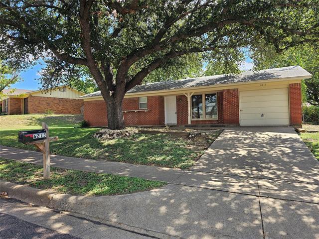 6213 Dodson Terrace in Fort Worth, TX - Building Photo