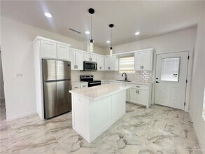 2301 E San Andrea St in Edinburg, TX - Building Photo - Building Photo