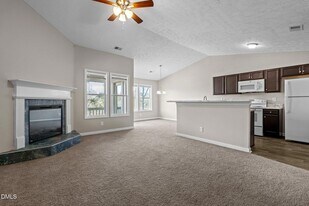 6748 Willowbrook Dr in Fayetteville, NC - Building Photo