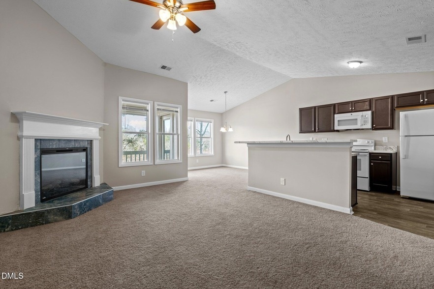 6748 Willowbrook Dr in Fayetteville, NC - Foto de edificio