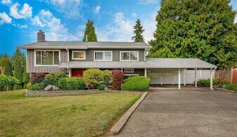 2820 E Crestline Dr in Bellingham, WA - Building Photo