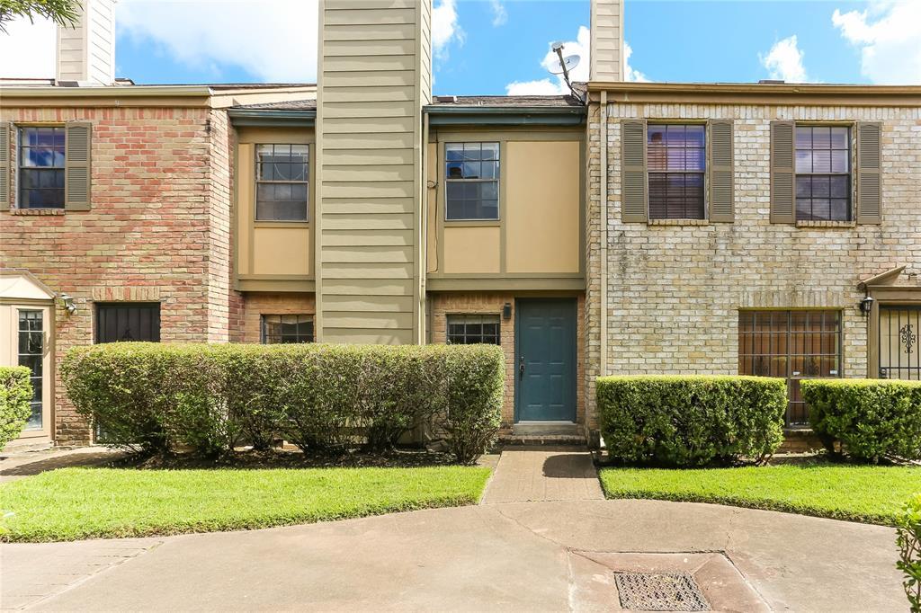 9901 Sharpcrest St in Houston, TX - Building Photo