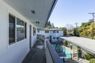 86 Renato Ct in Redwood City, CA - Foto de edificio - Building Photo