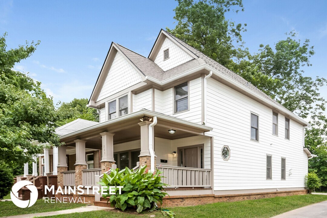 223 Bass St SW in Atlanta, GA - Building Photo
