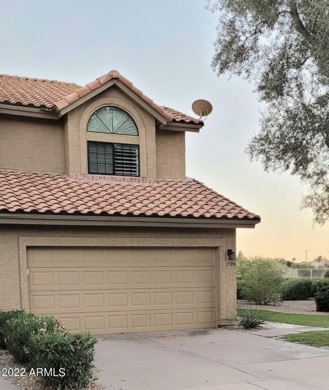 7729 E Joshua Tree Ln in Scottsdale, AZ - Foto de edificio - Building Photo