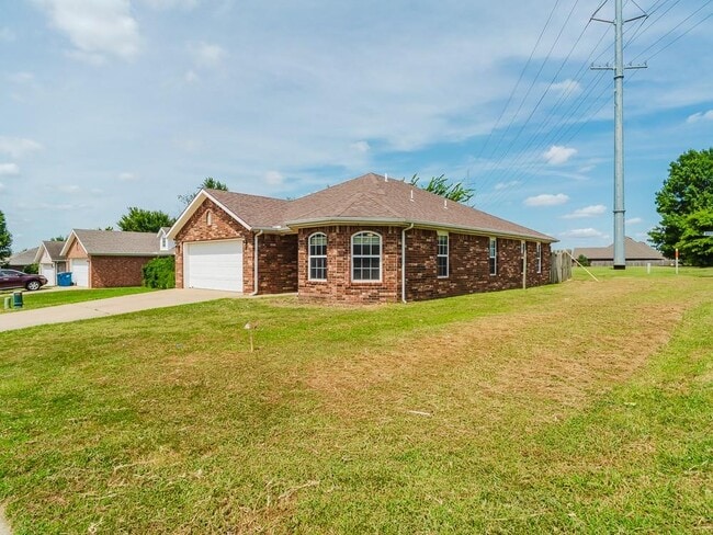 3300 SW Carriageway Ave in Bentonville, AR - Building Photo - Building Photo