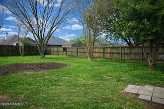 206 Windcreek Ln in Youngsville, LA - Building Photo - Building Photo