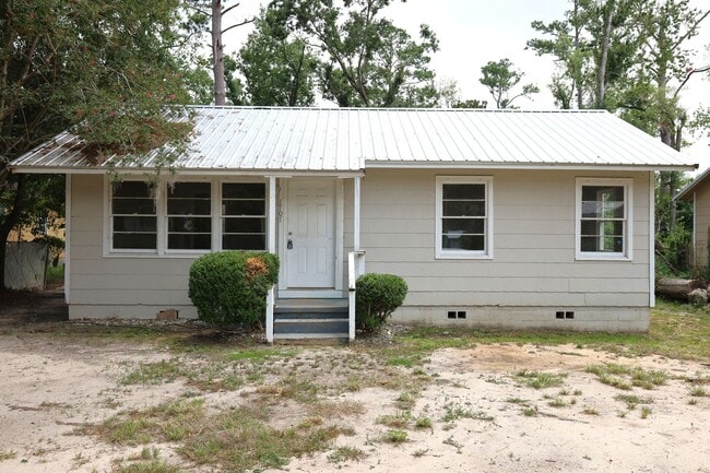 property at 1707 Clover Dr