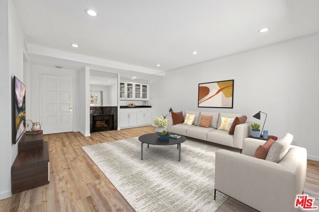 property at 212 S Hamilton Dr