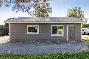 722 S Morain St in Kennewick, WA - Building Photo