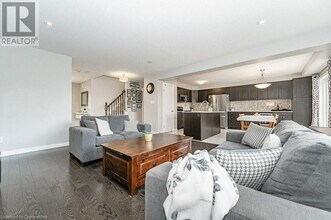 131 Hardcastle Dr in Cambridge, ON - Building Photo - Building Photo