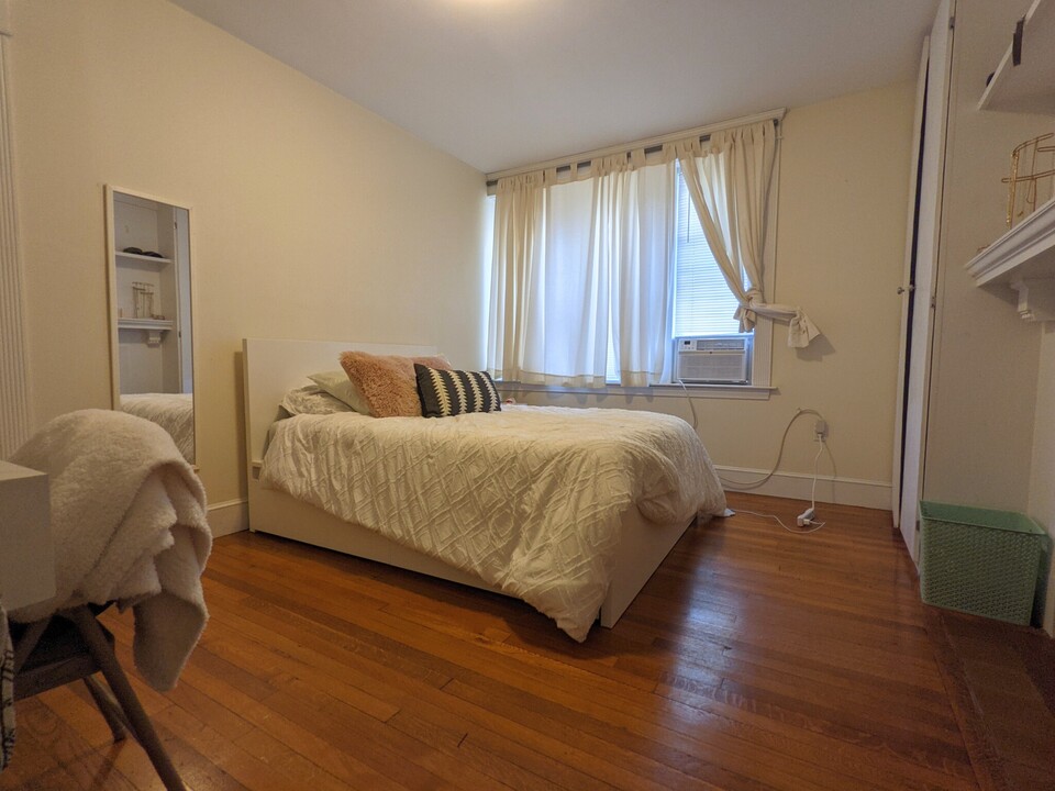 316 Saint Paul St, Unit 2 in Brookline, MA - Building Photo