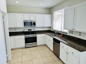 807 Allen Dr in Corona, CA - Building Photo - Building Photo