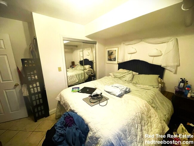 35 Cummings Rd, Unit B in Boston, MA - Foto de edificio - Building Photo