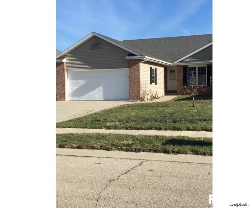 4308 Castle Pines Dr in Springfield, IL - Building Photo