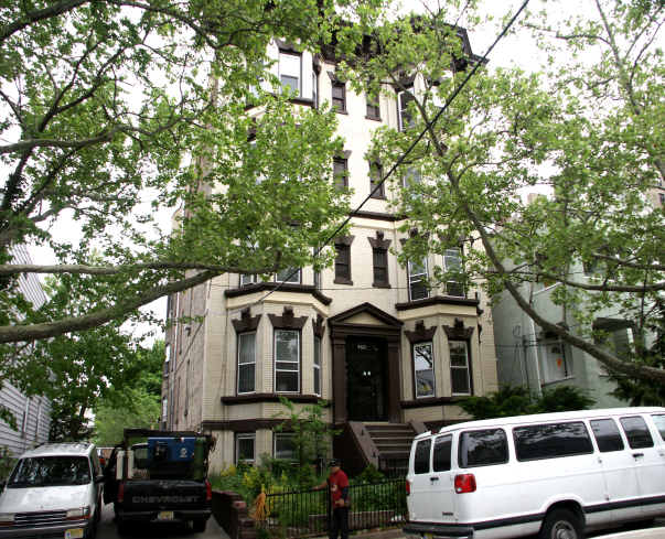 162 Fairview Ave in Jersey City, NJ - Foto de edificio - Building Photo