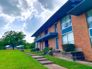 Point North in Henderson, TX - Foto de edificio - Building Photo