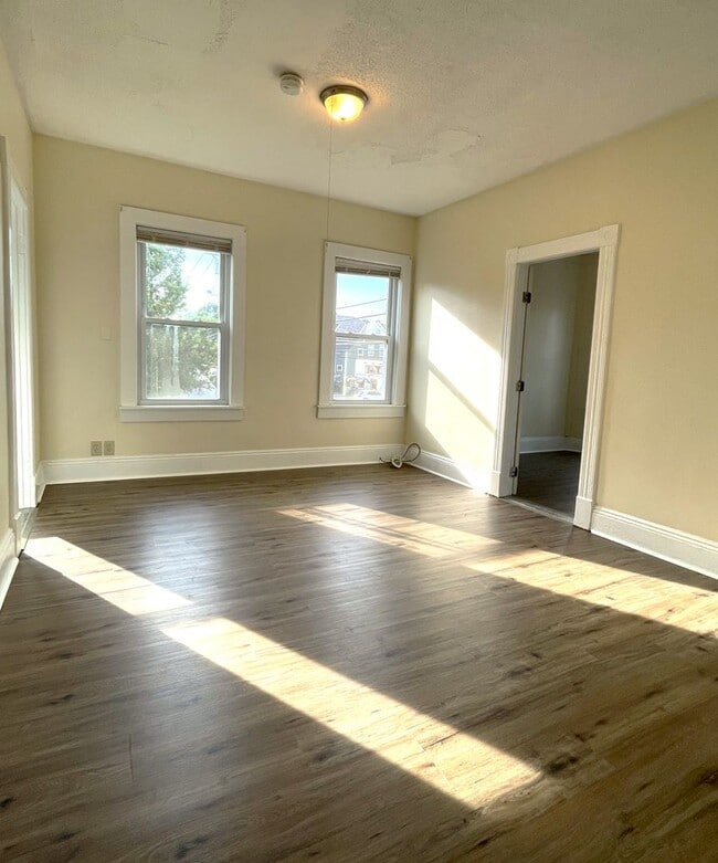 5 Ellis Ave in Lowell, MA - Building Photo - Building Photo