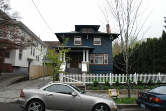 123 NW 22nd Pl in Portland, OR - Building Photo - Building Photo