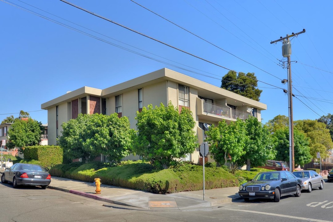 251 San Anselmo Ave S in San Bruno, CA - Building Photo