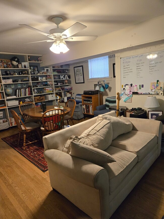 452 W Belden Ave, Unit G in Chicago, IL - Foto de edificio - Building Photo