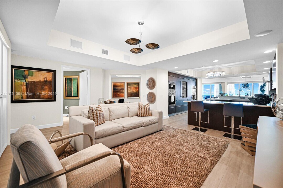 2711 S Ocean Dr in Hollywood, FL - Building Photo