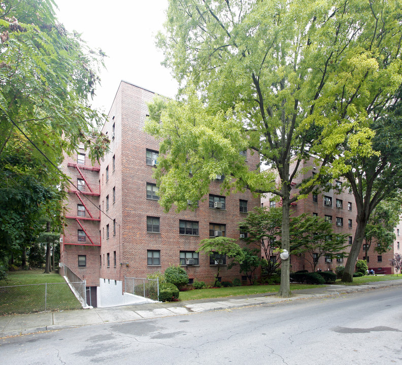 White Oak Cooperative Housing in New Rochelle, NY - Foto de edificio