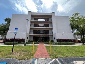 8540 SW 133rd Avenue Rd in Miami, FL - Building Photo