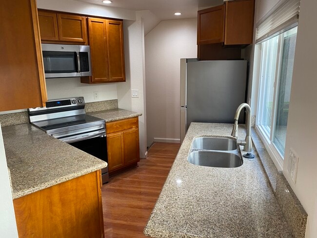 8442 Via Sonoma in La Jolla, CA - Building Photo - Building Photo