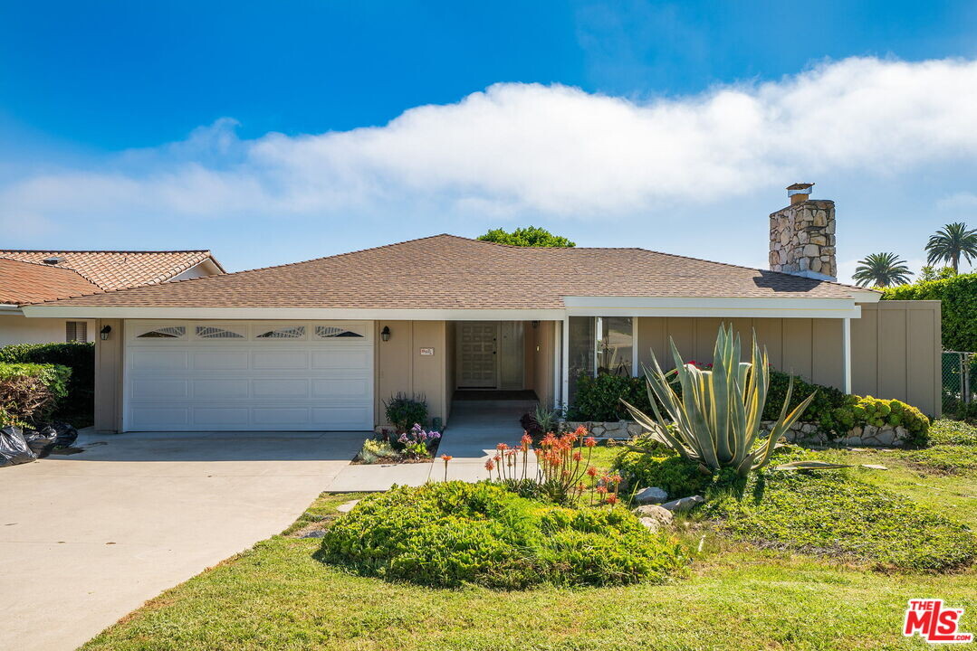 30303 Vía Cambron in Rancho Palos Verdes, CA - Foto de edificio