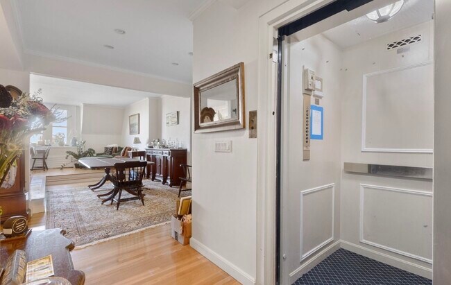 122 Beacon St, Unit 6C in Boston, MA - Foto de edificio - Building Photo