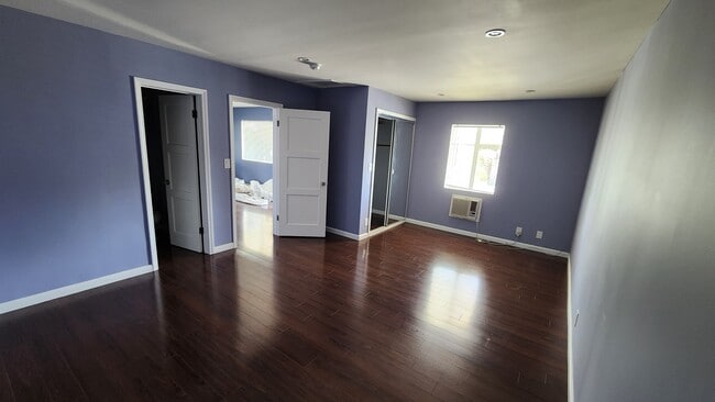8131 Lloyd Ave in North Hollywood, CA - Foto de edificio - Building Photo